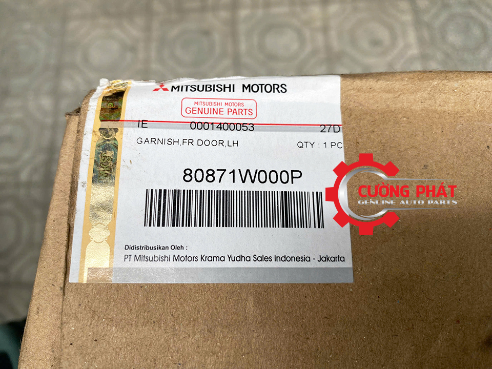 Op-cua-truoc-Mitsubishi-Xpander-Cross-2023-80871W000P-80870W000P (2) Tem mã ốp cánh cửa Mitsubishi Xpander Cross
