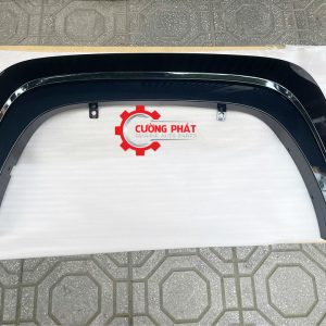Hình ảnh ốp cua tai xe Triton 2025 chính hãng