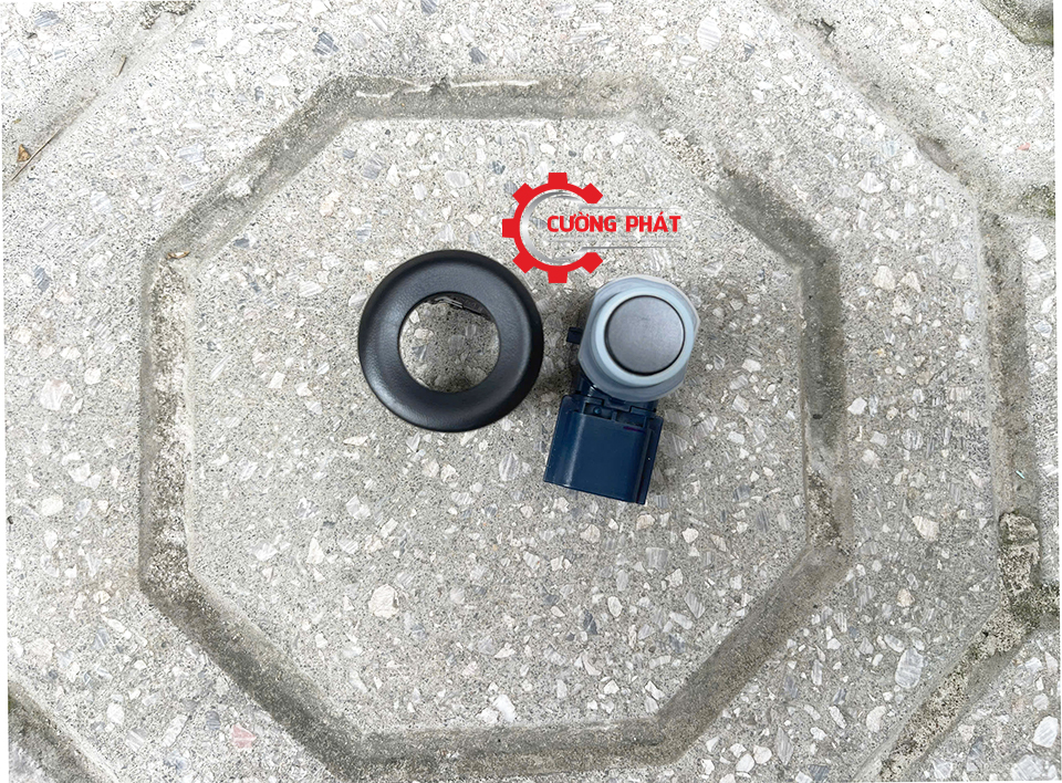 Hình ảnh cảm biến khoảng cách sau Triton 2019-2024 chính hãng