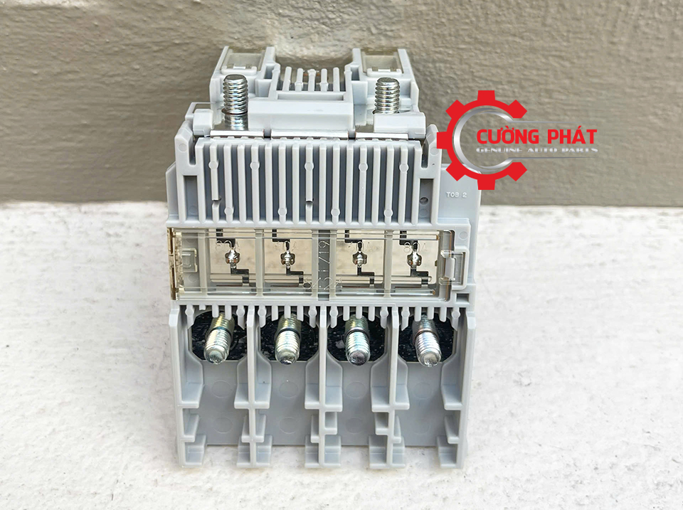 Góc chụp cận cảnh cầu chì tổng khoang động cơ Attrage, Mirage