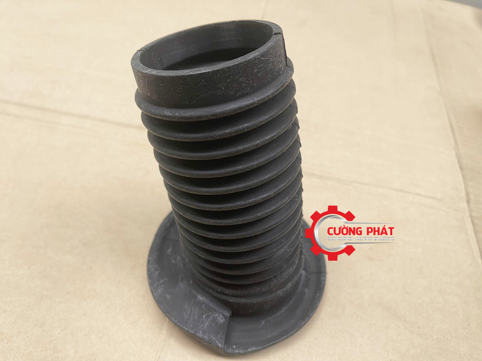 Góc chụp cận cảnh ủng chụp bụi phuộc trước Xpander 2018-2026 chính hãng