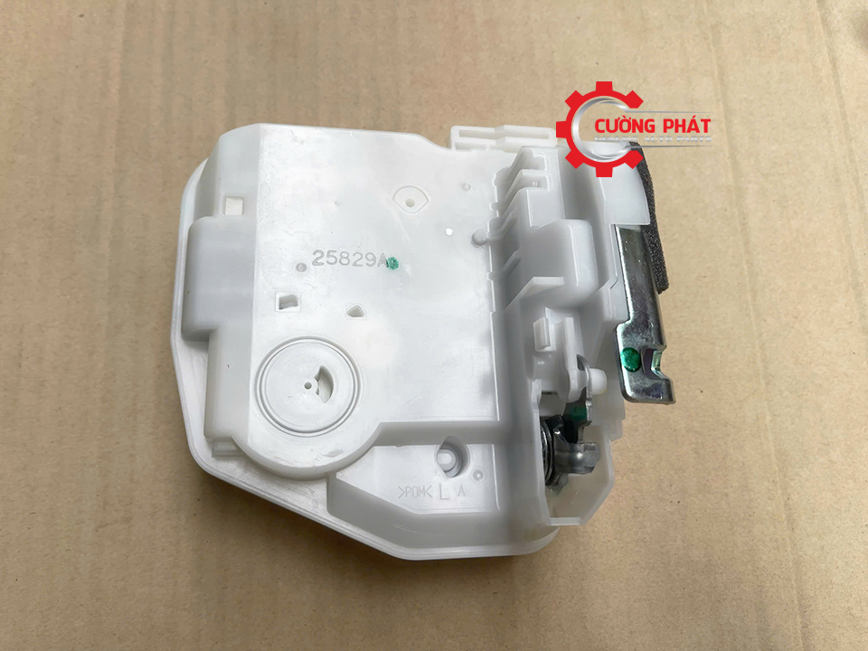 Hình ảnh ổ khóa ngậm cửa sau Xpander 2018-2026 chính hãng