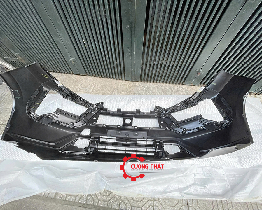 Góc chụp mặt sau ba đờ xốc trước Xpander 2025 chính hãng