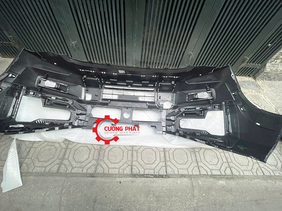 Góc chụp cận cảnh ba đờ xốc trước Xpander Cross 2025 chính hãng