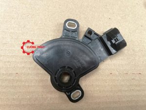 Góc chụp cận cảnh công tắc báo số Attrage, Mirage 2014-2026