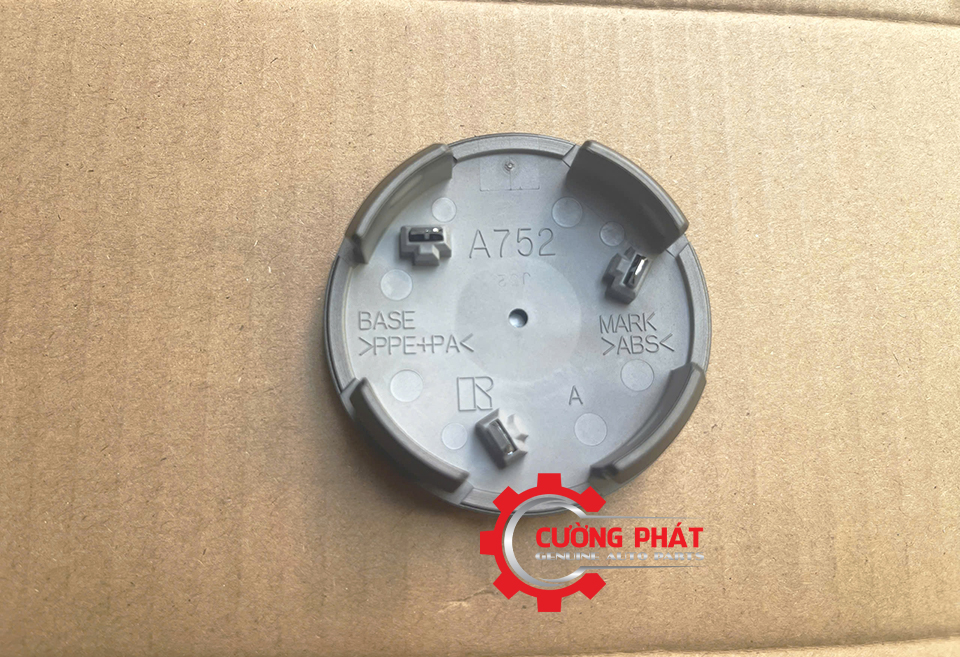 Góc chụp mặt sau ốp chụp lazang Xpander chính hãng