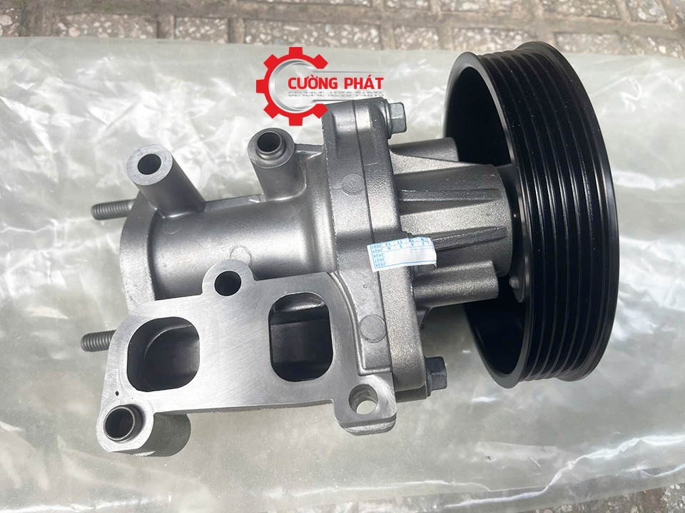 Góc chụp cận cảnh bơm nước Outlander 2.0, 2.4 chính hãng