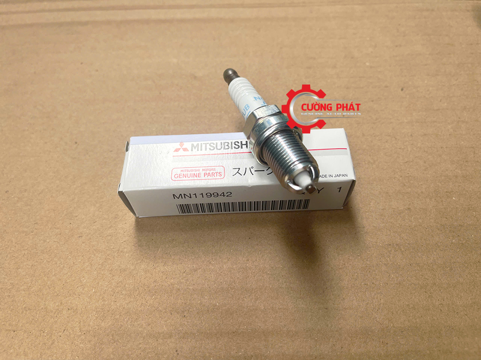 Góc chụp cận cảnh bugi V93 chính hãng