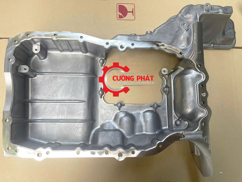 Góc chụp cận cảnh đáy cacte động cơ Triton 2019-2024 chính hãng