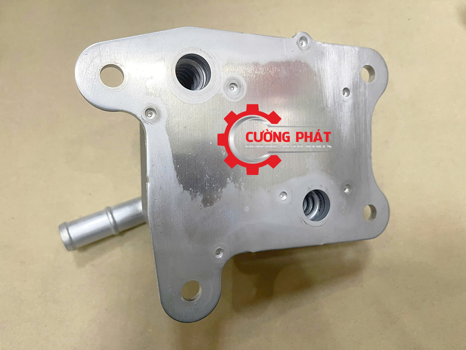 Góc chụp mặt sau két sinh hàn nhớt Triton, Sport 2019-2024 chính hãng