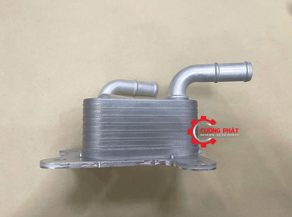 Góc chụp cận cảnh két sinh hàn nhớt Triton, Sport máy dầu 4N15