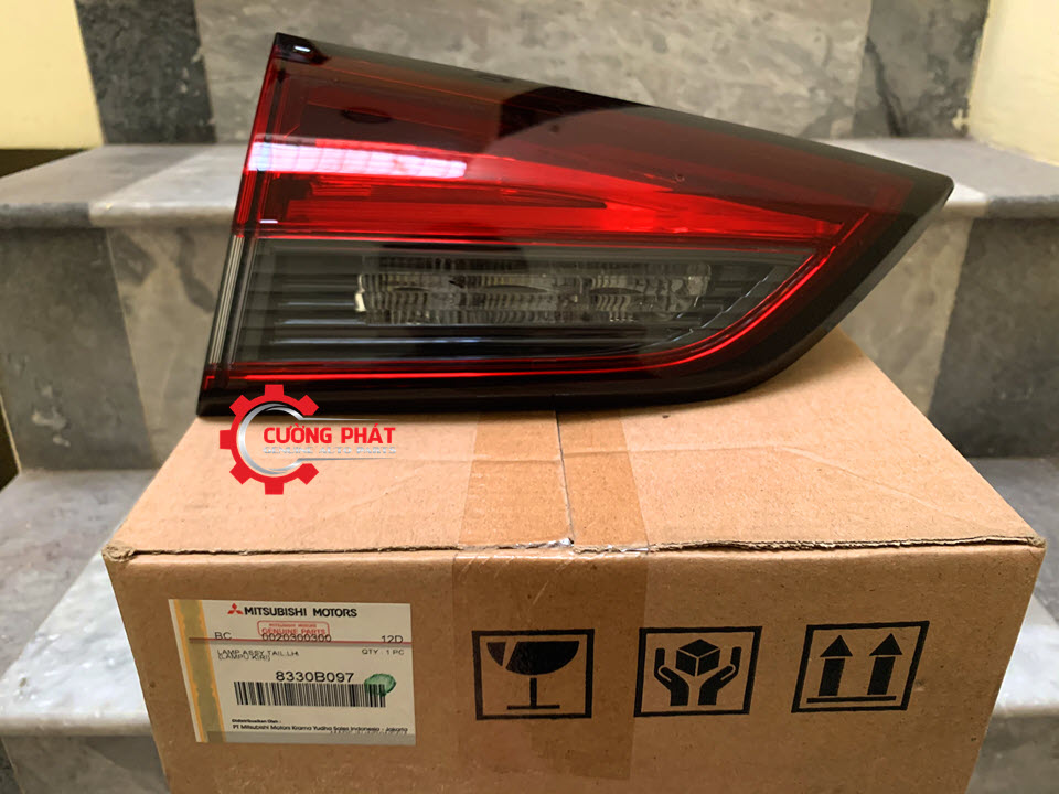 Den-lai-sau-phia-trong-Mitsubishi-Xpander